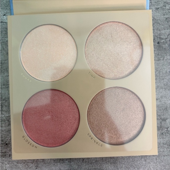✨ Lunar Beauty Moonshroom Highlighter Palette by Manny MUA - 13 g / 0.46 oz - Picture 4 of 6